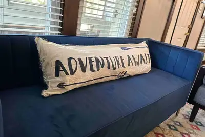 Image de Craftsman 4-bedroom house, Spacious Kitchen in peaceful Champaign, Pets welcomed