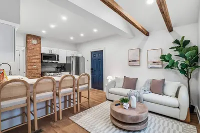 Image de Elevated Stay Haven Retreat | Ohio City Gem