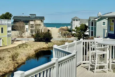 Image de Rare Cape Shores Canal and Bay-View Retreat On Private Cul-de-Sac. Walk to park.