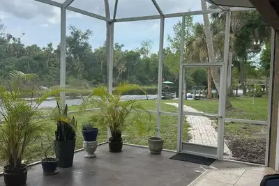 Image de Beautiful home directly on the river with beautiful views