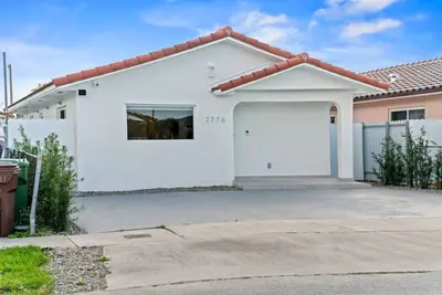 Image de Modern Hialeah Escape: Backyard| Casino| Park