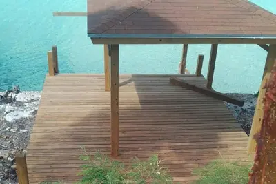 Image de Serene Waterfront  2-bedrm  in New Bight, Gazebo and Kayak, near Alvernia food.
