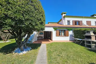 Image de 12-Seater Villa With Pool, Garden And Direct Beach Access, Pet Friendly