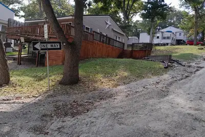 Image de Cozy 2-bedroom cabin. Private dock. Lake of the Ozarks - 89. 5 mile marker.