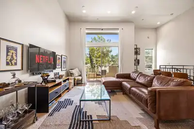 Image de Silver Lake 3-Level Townhouse | Views + Ev Charger