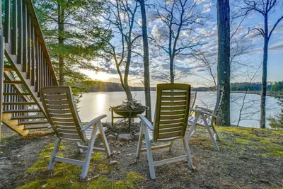 Image de Bluff Lake Waterfront w Dock, Kayaks & Fire Pit