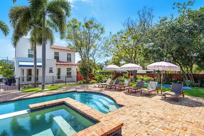 Image de 6br Estate+Heated Pool+Spa+Golf+Courtyard+GameRoom
