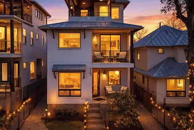 Image de Modern East Central Downtown Group Home - Rooftop Patio - Walkable - Sleeps 14