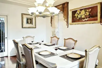 Image de Stylish 5br Entire House Near Vancouver Sleeps 8 Free Parking with Ac