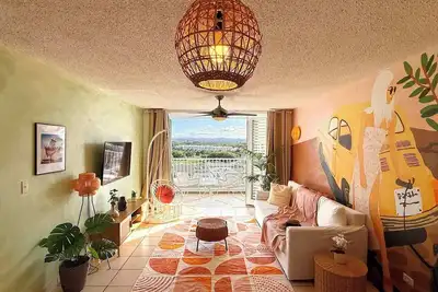 Image de Beach Getaway w Pool + Balcony+Parking!