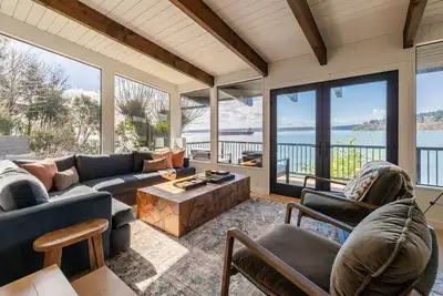 Image de Manzanita Beach House | 75ft Waterfront Views, Beach Access & Fire Pi