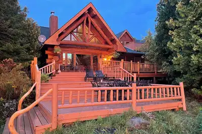 Image de Wishbone Retreat. Waterfront. Lion's Head. 6-Bedroom Custom Log Home