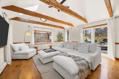 Image de 4 Minutes to Wychmere, Beach & Downtown Harwichport. Outdoor Shower and Ac!