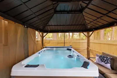 Image de Luxury 2b with Hot-tub Close to Uptown