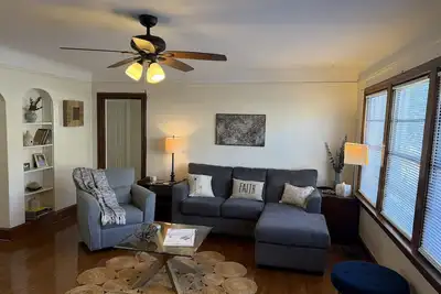 Image de New! Amazing unit, Walking distance to hospitals!