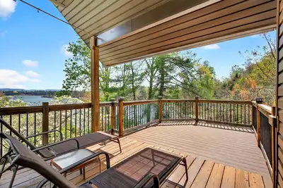 Image de Paddle On Inn, a spacious lakefront retreat!