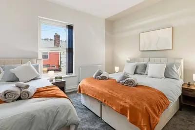 Image de House - Sleeps 6 - On Street Parking