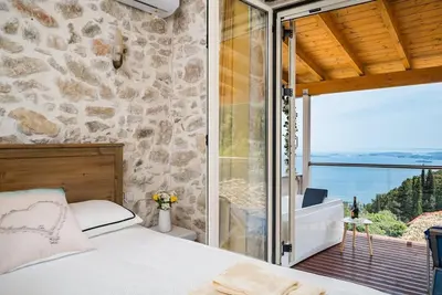 Image de Art House Seaview & Jacuzzi Spartylas Sleeps 4