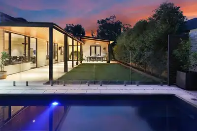 Image de Luxury Family Getaway|Pool|Open Fire|Chefs Kitchen|Two Living Rooms