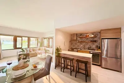 Image de Modern Villa! Walk to beach w Jacuzzi, Pool, Patio