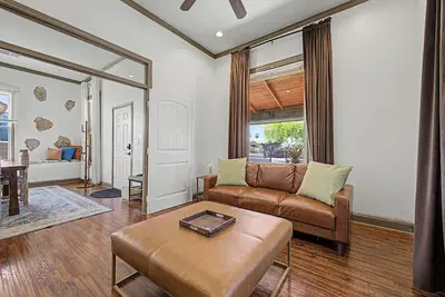 Image de Phoenix Rising — 2br/2ba Bungalow Retreat in Dtphx