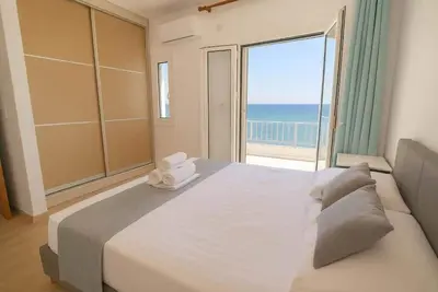 Image de Ela Beachfront Penthouse With Jacuzzi & Sea View