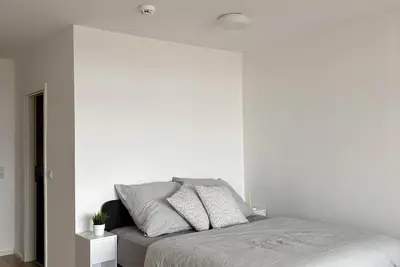 Image de Central, modern studio apartment