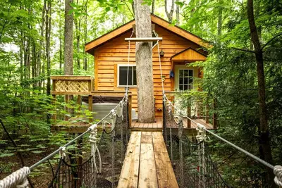 Image de Breathtaking Tree House Rental near Charleston, West Virginia