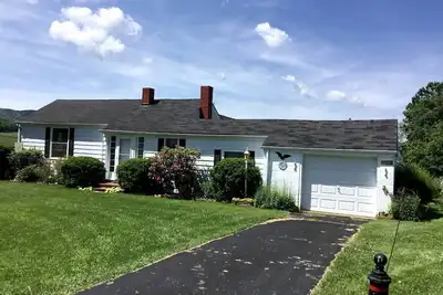 Image de Charming Two-Bedroom Cottage Rental in a Quiet Countryside Setting near the Appalachian Trail, Burke´s Garden, Virginia