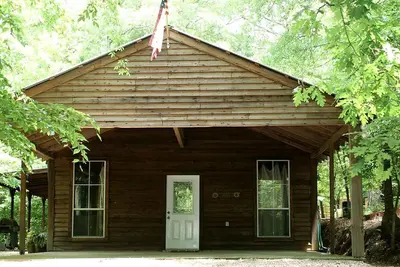 Image de Secluded Forest Cabin Rental with Seasonal Pool near Natchez, Mississippi