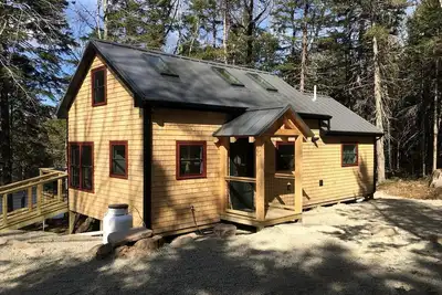 Image de Secluded, Dog-Friendly Lakefront Cabin on Pristine Lake, Maine, for Wonderfully Romantic Getaways to Nature