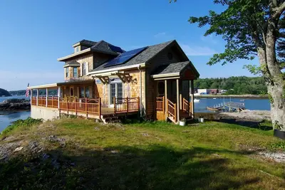 Image de Incredible Cottage Vacation Rental Overlooking the Water with Private Beach near Brunswick, Maine