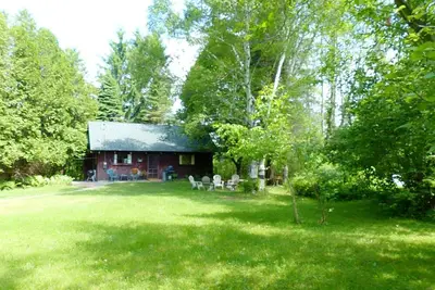 Image de Rustic Cabin Rental on a Wildlife Sanctuary in Manistee, Michigan