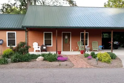 Image de Woodland Cottage Rental Perfect for Couples Overlooking Raccoon Creek in Ohio