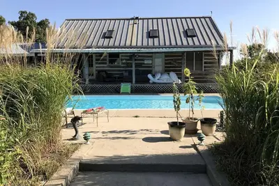 Image de Pet-Friendly Log Cabin with an Outdoor Pool near Crofton, Kentucky