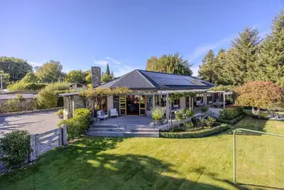 Image de Wanaka Lakeside Serenity at Eely Point with Pool