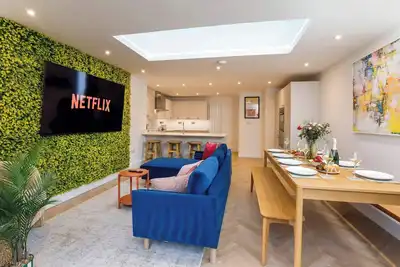 Image de Abbotsford House, sleeps 8