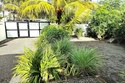 Image de Maison entière jardin proche plage marché de Flacq