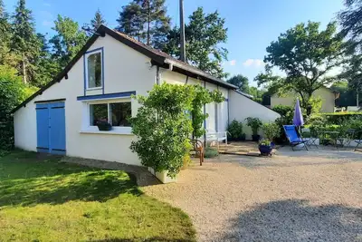 Image de Gîte indépendant dans parc arboré avec terrasse partagée, jardin commun et Wi-Fi