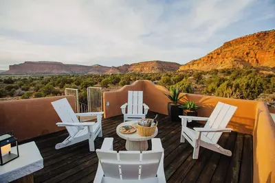 Image de Juniper Sanctuary ~ Adobe Luxe ~ Red Rock Views ~ Rooftop Terrace ~ Hot Tub