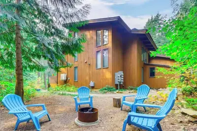Image de New Listing! Resort Lake Condo | Prime Location | Fire Pit