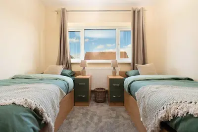 Image de Modern 3br Manchester Stay with Parking & WiFi