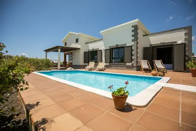 Image de Casa Maravelle Faro Park | Sea Views | Heated Pool | Playa Blanca