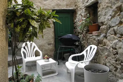 Image de Maison de vacances « Location entre mer et montagne » avec terrasse privée, Wi-Fi et climatisation