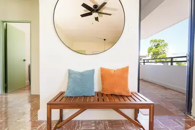 Image de The Tropical Nest Hideaway – Ocean Park Beach Villa for 16 with Rooftop Hot Tub