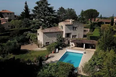 Image de Bastide provençale · Piscine privée 11m · Clim · Four pizza · Aix 5min