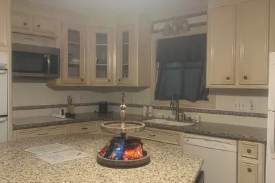 Image de Duplex Side A- two bedroom pet friendly home in charming Pasadena