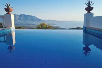 Image de Charming villa with pool, breathtaking views, secluded location, 10 min. to the beach