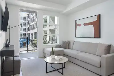 Image de Uptown Two Bedroom Suite with Full Kitchen & Walkable Charm