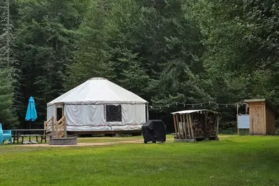 Image de Cozy, 1-bedroom Yurt in serene Mason, Nh with the comfort of A/C and Heat